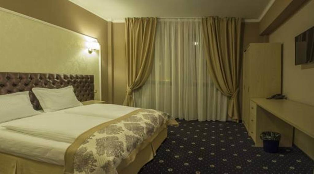 Hotel Bulevard Hunedoara Exterior photo